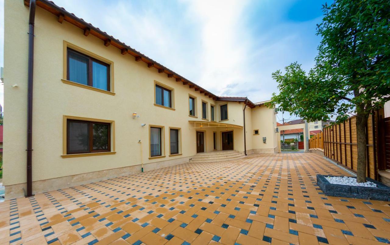 Готель Casa Cu Nuc Алба-Юлія Екстер'єр фото