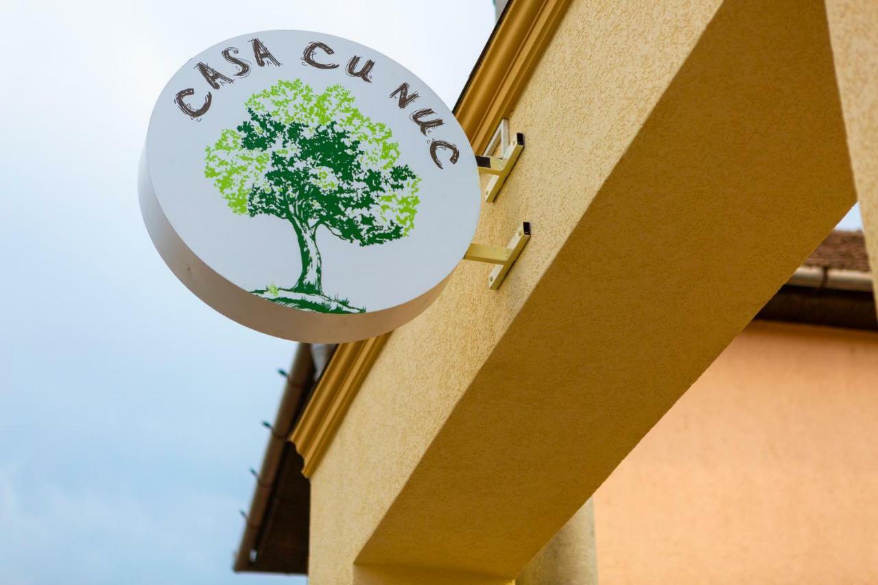 Готель Casa Cu Nuc Алба-Юлія Екстер'єр фото