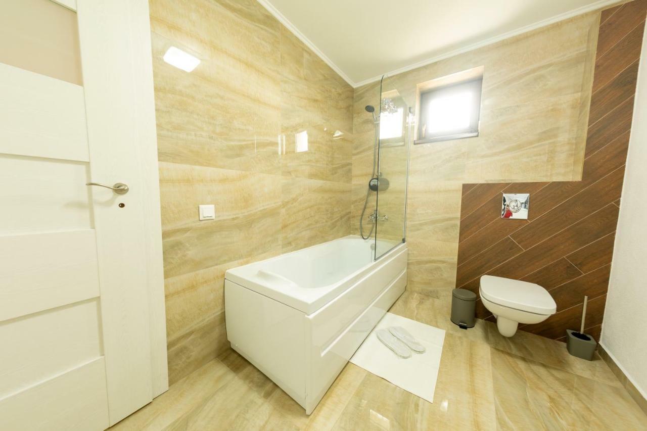 Готель Casa Cu Nuc Алба-Юлія Екстер'єр фото